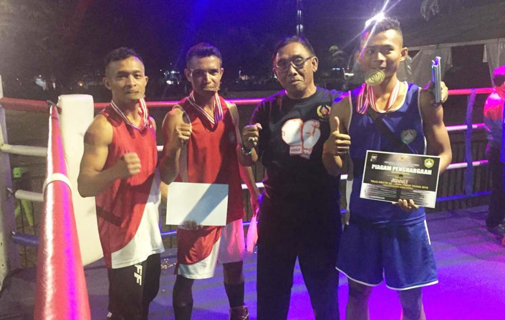 Tiga prajurit Marinir juara 1 Kejuaran Tinju Amatir Kapolres Bondowoso Cup II Tahun 2019