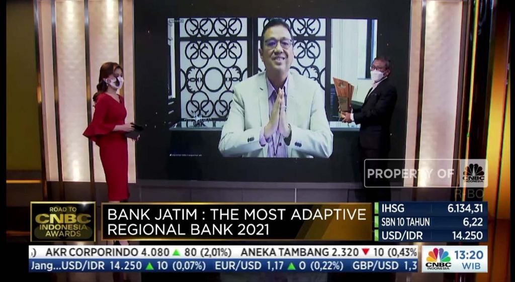 Direktur Teknologi Informasi & Operasi bankjatim, Tonny Prasetyo