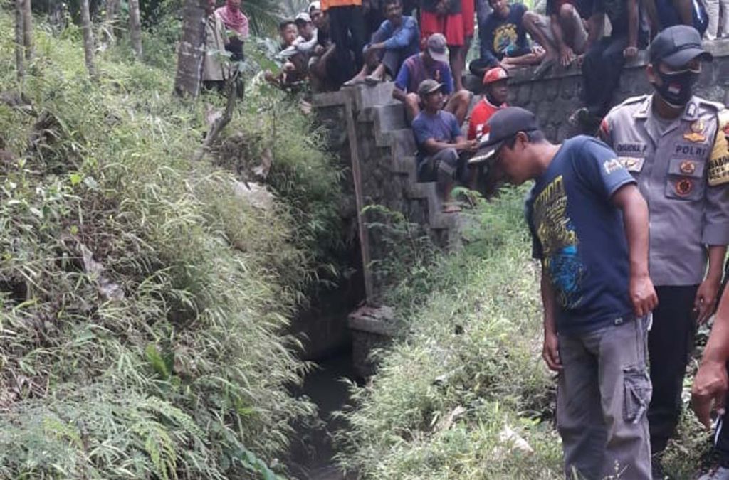 Petani Pengusir Burung Temukan Pria Tewas di Parit Sawah