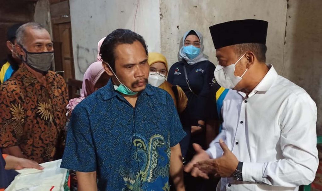 Bupati Sugiri Sancoko (kanan) saat turun langsung ke lapangan untuk sukseskan program Ponorogo Zero Pasung