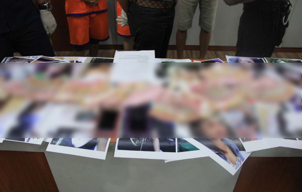 Foto-foto wanita seksi yang dipekerjakan mucikari menjadi PSK dibeber Penyidik Unit Jatanras Polrestabes Surabaya