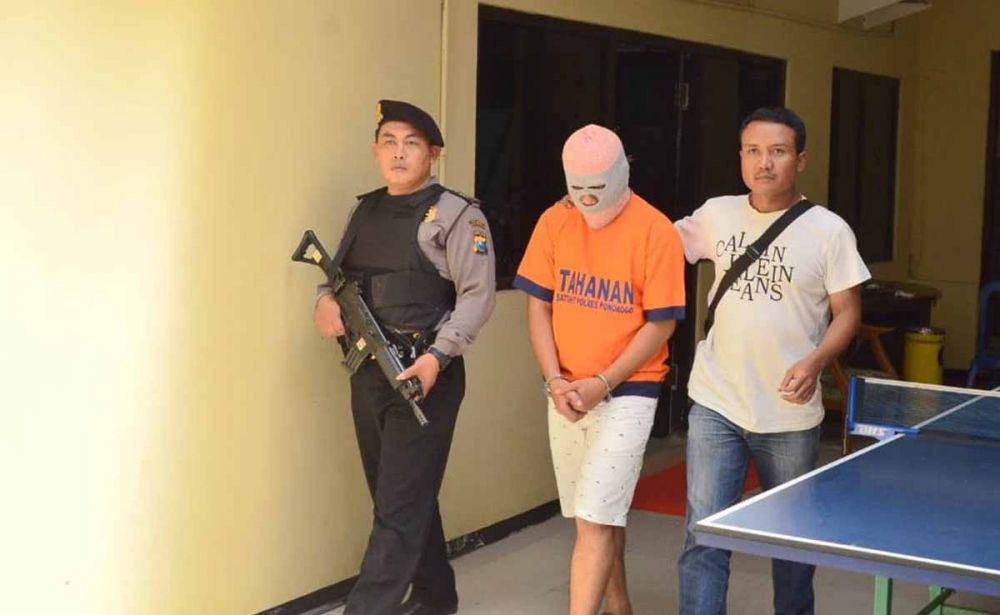 JH, mucikari prostitusi online via Twitter digelandang petugas di Polres Ponorogo