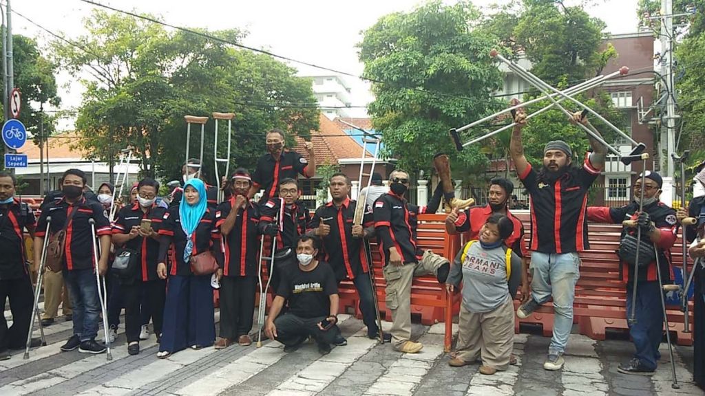 Kaum difabel juga meminta barrier penutup Jalan Sedap Malam, Surabaya dibuka