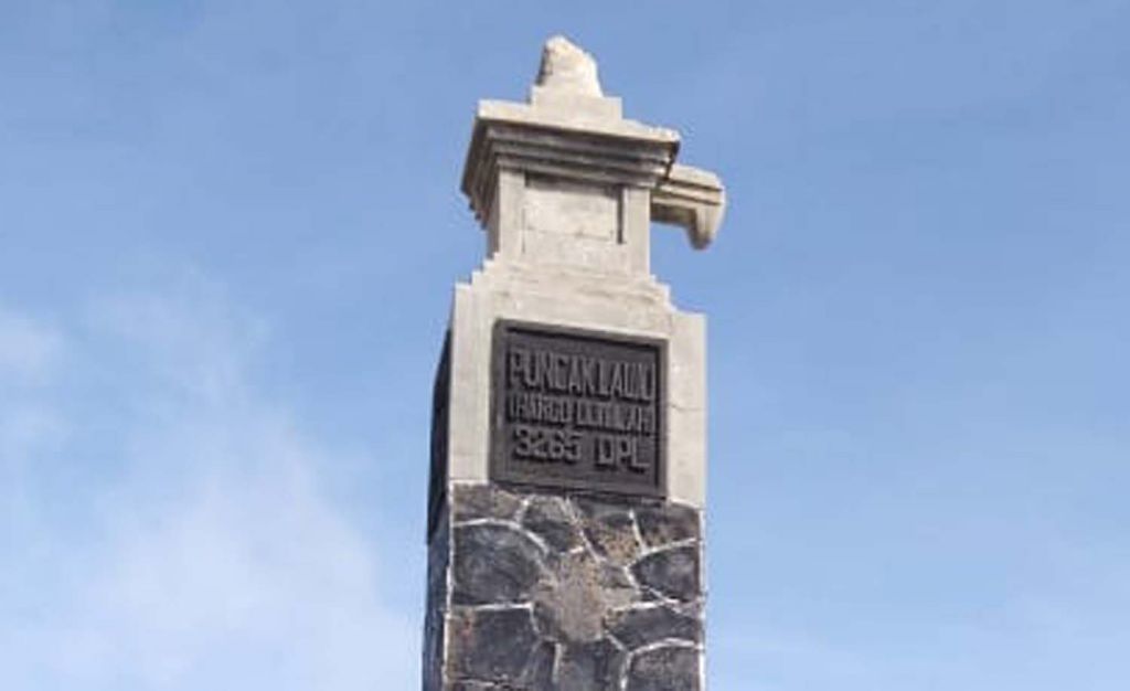 Puncak Hargo Dumilah Gunung Lawu (Foto: Dok. penulis)