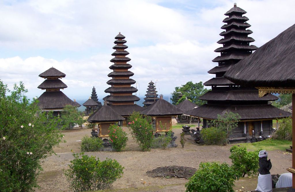 Besakih, Bali (Foto: wikipedia)