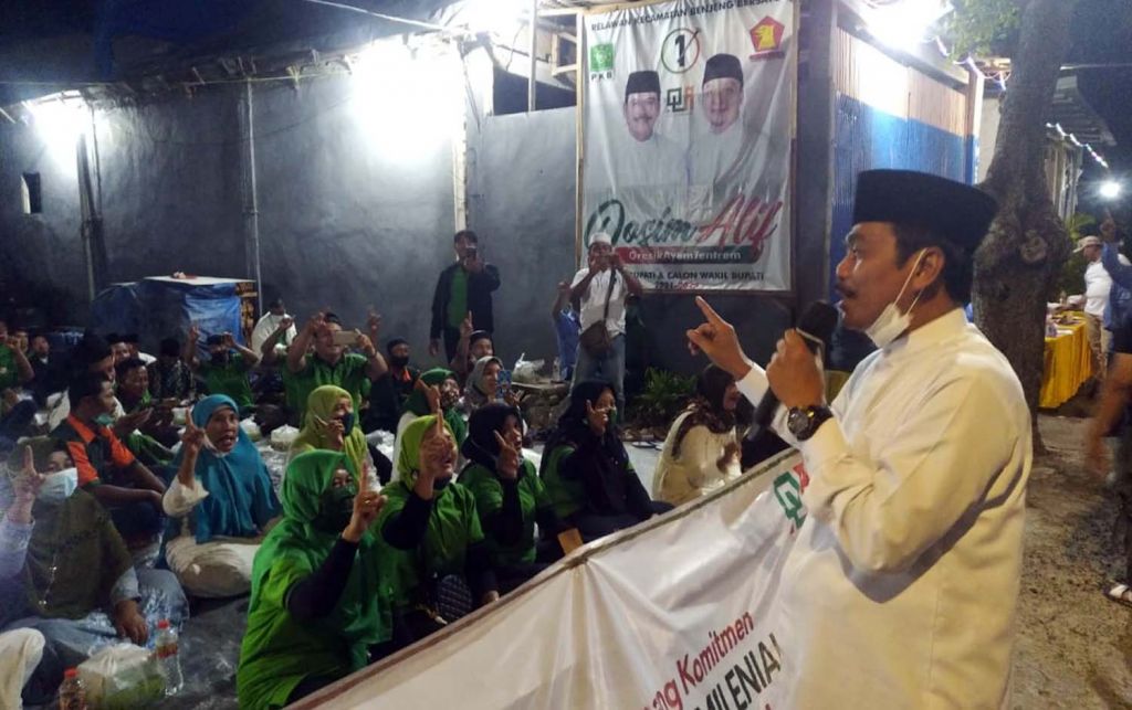 Cabup Gresik saat menyapa warga