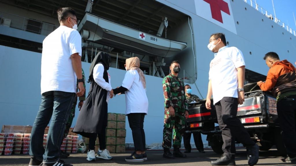 Dear Warga Bawean, RNLC Salurkan Ratusan Paket Sembako untuk Kalian