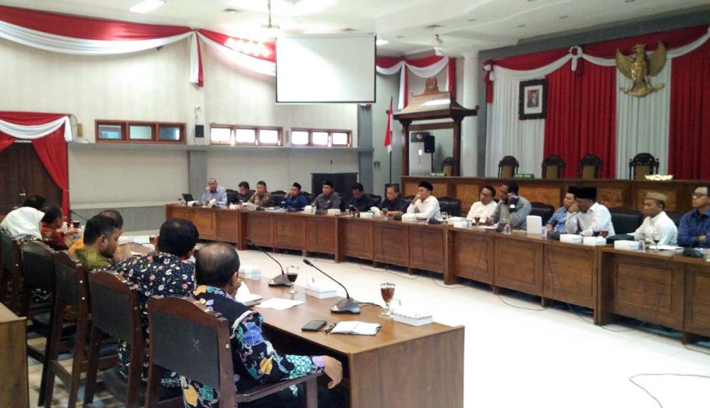 SDN Gentong yang Atapnya Ambruk Dijadikan Taman?