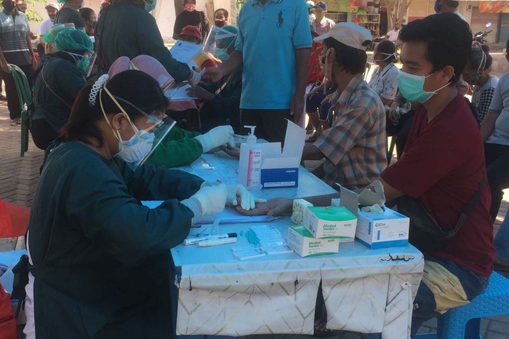 Rapid Test untuk Pedagang hingga Warga di Pasar Benculuk, Banyuwangi