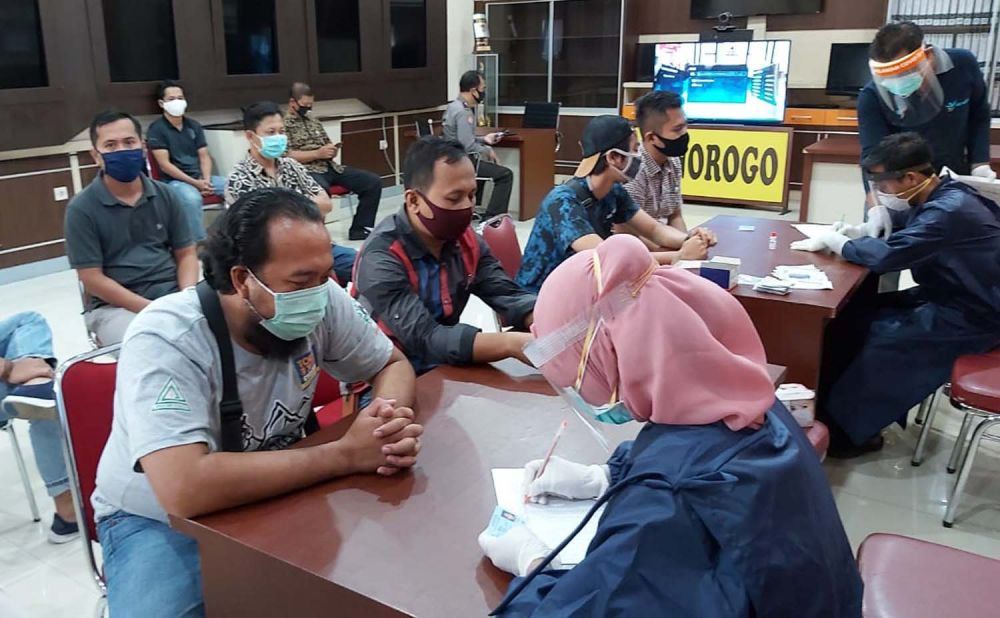 Rapid test untuk 33 anggota Satreskrim dan Satintelkam Polres Ponorogo