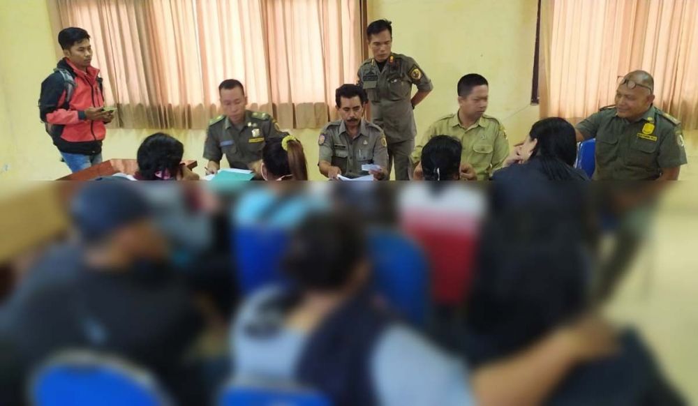 Para PSK dan pasangan mesum didata dan mendapat pembinaan di Kantor Satpol PP Kabupaten Mojokerto