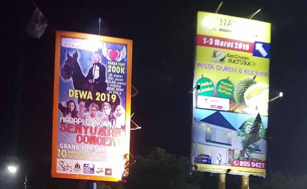 Konser 'Hadapi dengan Senyuman' Batal Digelar, Reklame Belum Dicopot