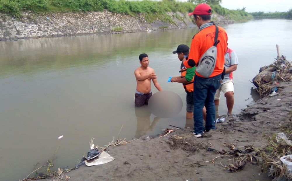 Remaja yang hilang terseret arus air sungai Desa Sadartengah, Kecamatan Mojoanyar, Kabupaten Mojokerto ditemukan tewas