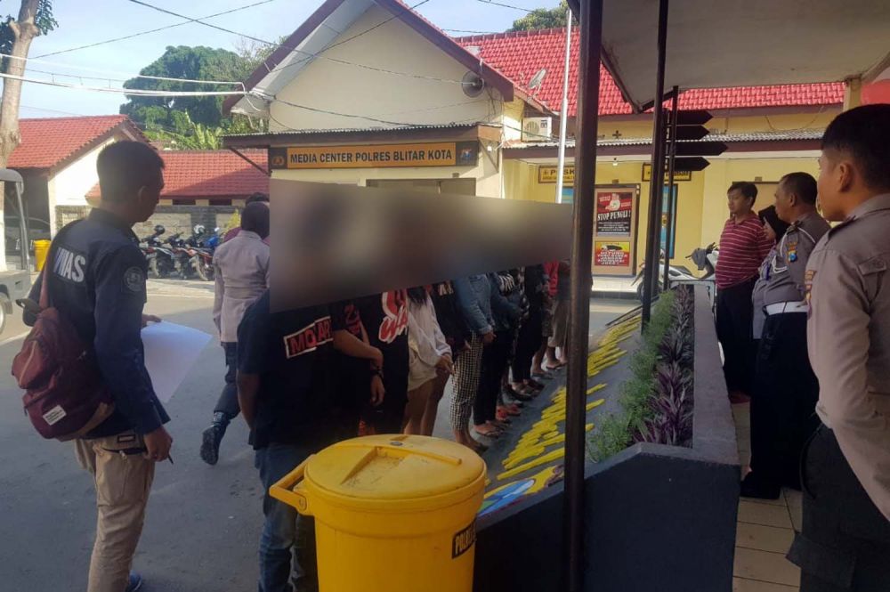 14 remaja mabuk dan mesum didata dan diberi pembinaan di Mapolres Blitar Kota