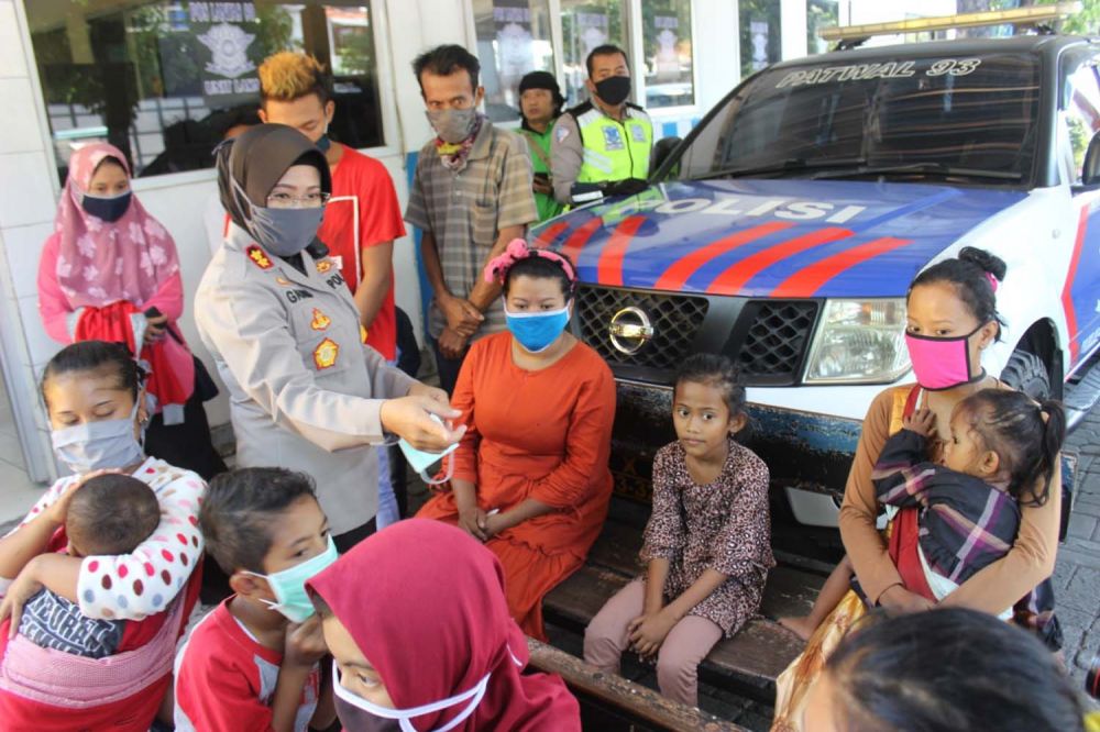 Kapolres Pelabuhan Tanjung Perak Surabaya AKBP Ganis Setyaningrum memberi imbauan dan pengarahan kepada para pemudik