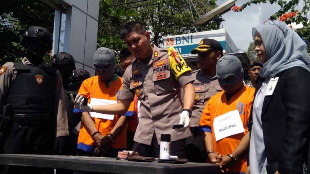 Kapolres Probolinggo Kota, AKBP Alfian Nurrizal membeberkan dua pelaku dan barang bukti