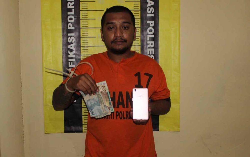 Pembobol rumah di Blitar diamankan di Mapolres Blitar 