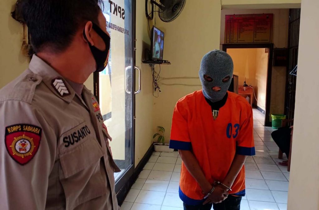 Pelaku diamankan di Mapolsek Mayangan, Kota Probolinggo