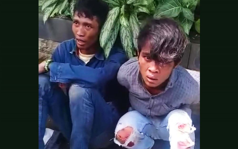 Pelaku Rifa'i dan Hendra saat diamankan warga di Gunungsari, Surabaya