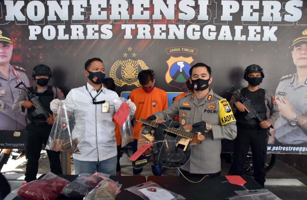 Usai Pesta Miras, 4 Pemuda di Trenggalek Rusak Warung, Keroyok Warga