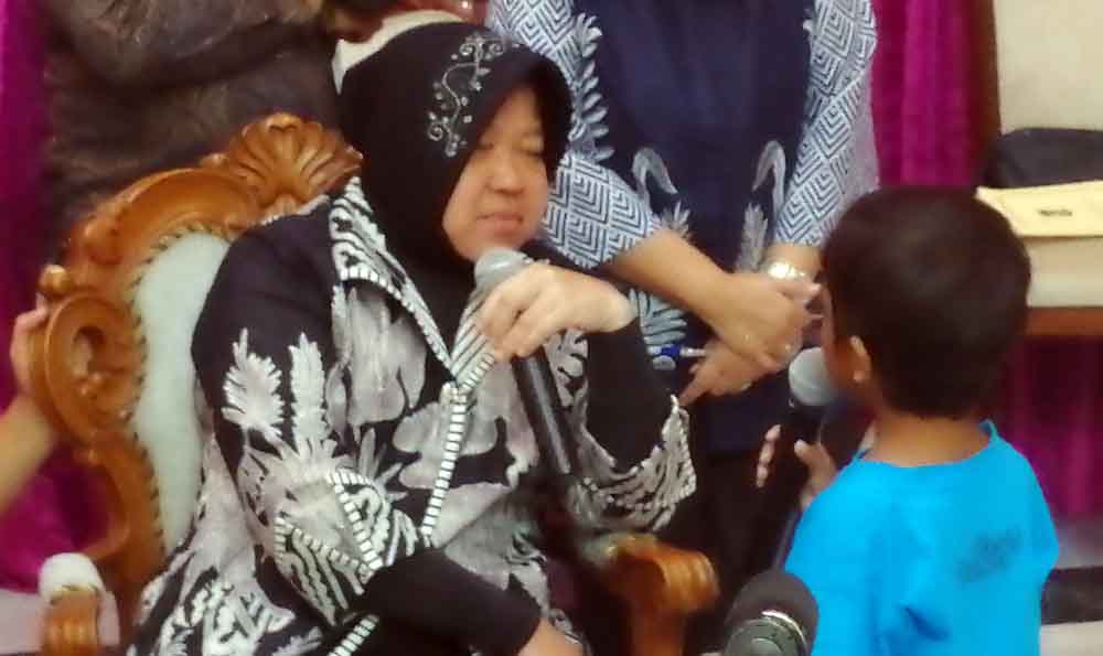 Wali Kota Risma Angkat Pengamen Jadi Anak Asuh