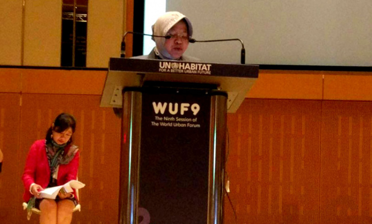 Wali Kota Risma saat menjadi pembicara di Malaysia