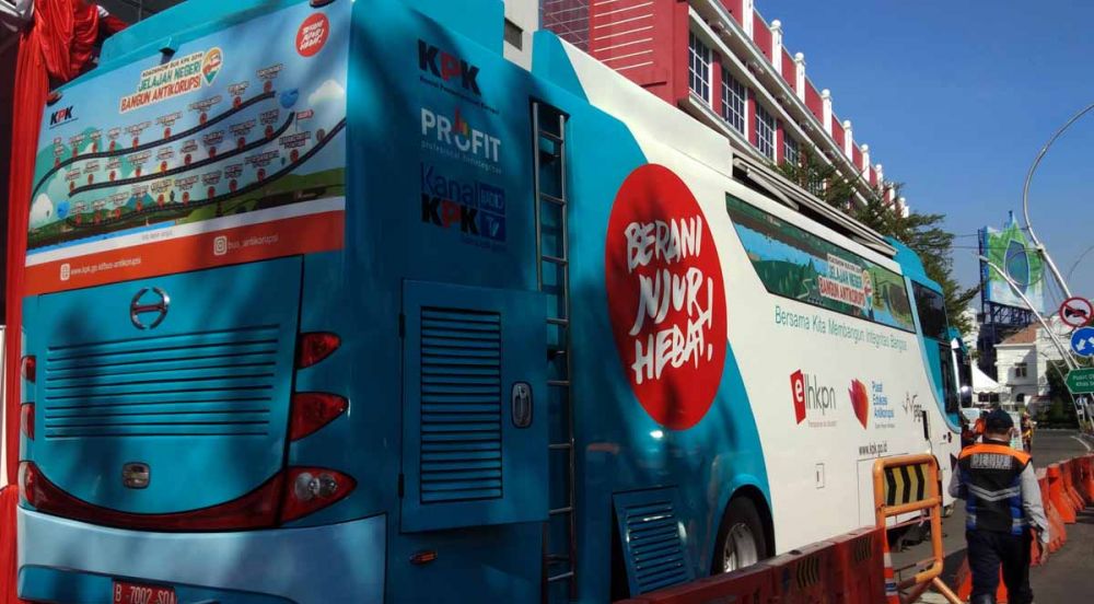 Road Show Bus KPK 2019 Jelajah Negeri Bangun Antikorupsi saat tiba di Kota Surabaya (foto: Dok. jatimnow.com)