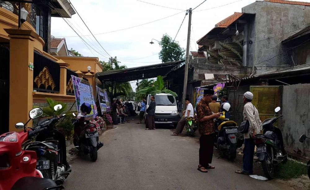 Rumah duka Febri Dien Terial di Pasuruan, ajudan Bupati Demak yang tewas kecelakaan di Tol Batang, Jawa Tengah (foto: jatimnow.com)