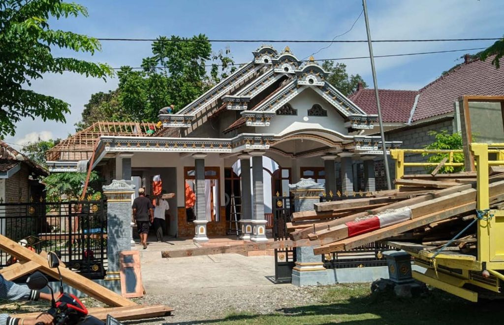 Digugat Cerai Istri, Suami Bongkar Rumah