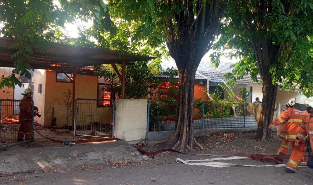 Rumah Dinas Jasa Marga di Surabaya Terbakar, 16 Mobil PMK Diterjunkan