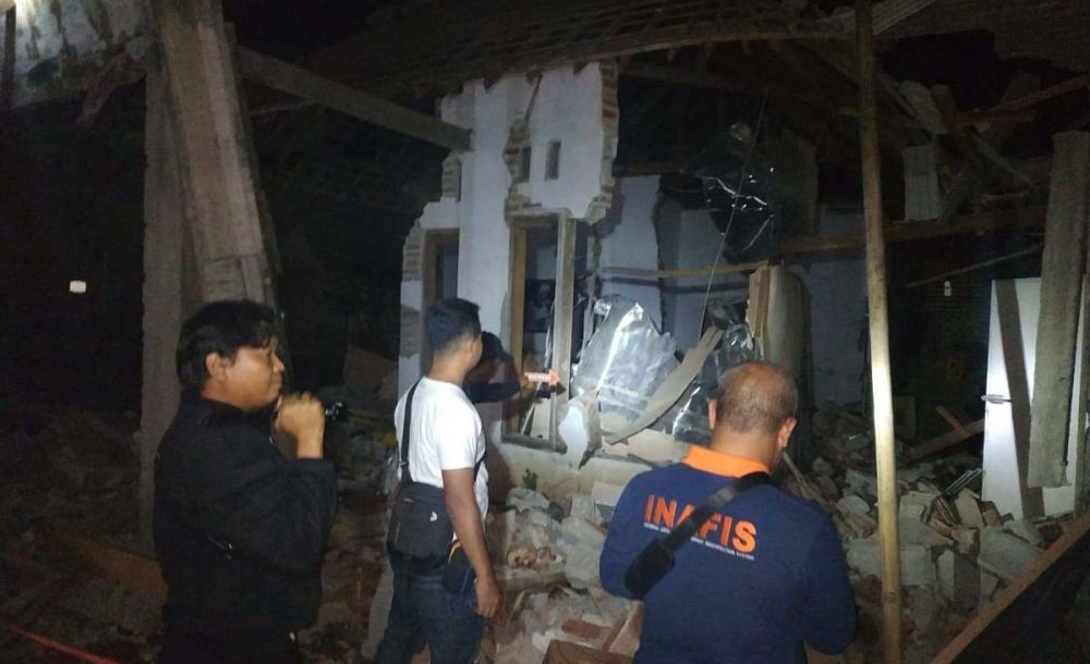 Tim Inafis Polres Pasuruan Kota melakukan identifikasi di lokasi kejadian