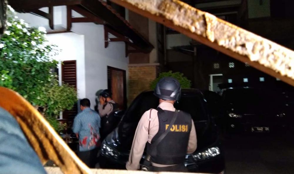 KPK menggeledah rumah Kadishub Jatim Fattah Jasin di Surabaya