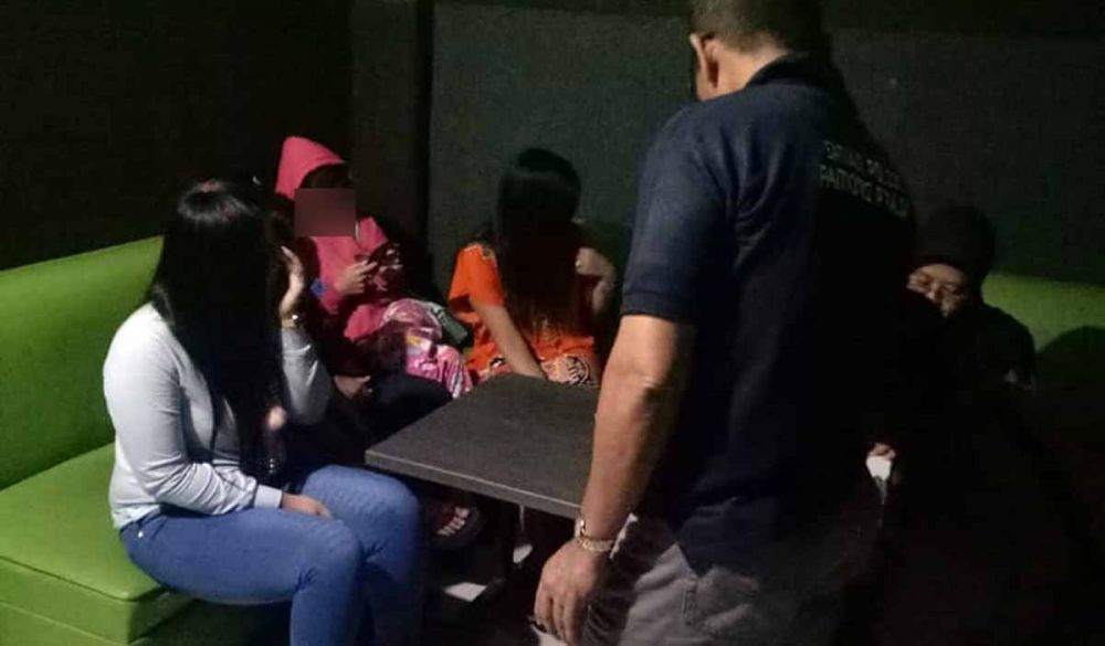 Rumah Karaoke di Blitar Ditutup, 6 Pemandu Lagu dan Miras Diamankan