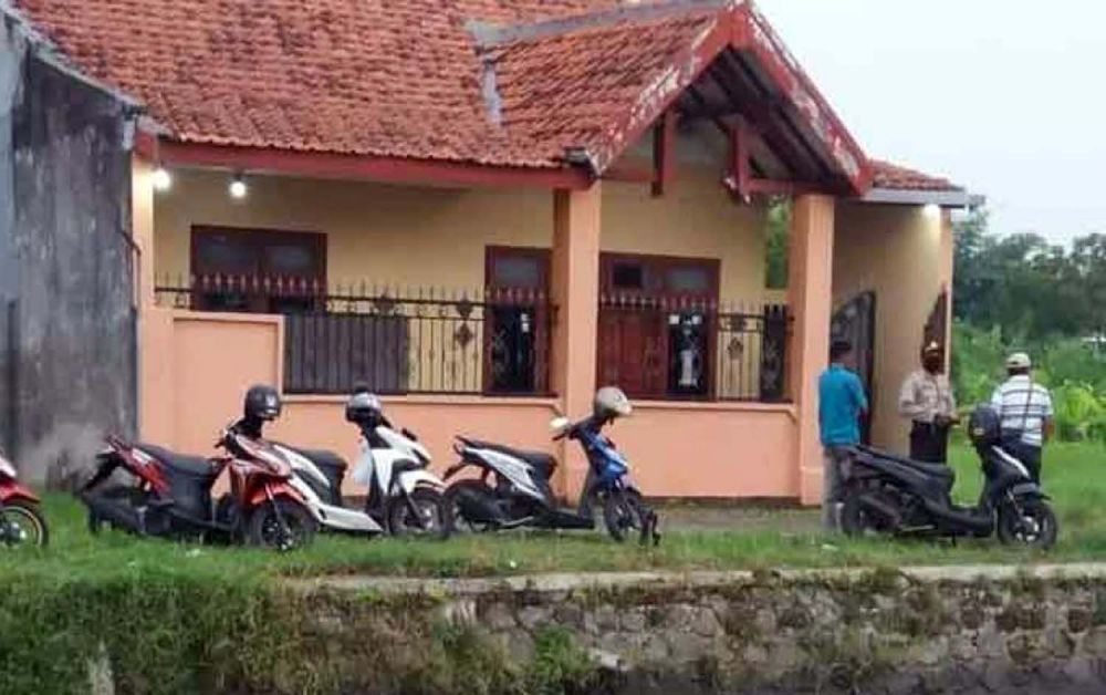 Tim Densus 88 Polri menangkap dua terduga teroris di Sukodono, Sidoarjo, Minggu (12/4/2020)