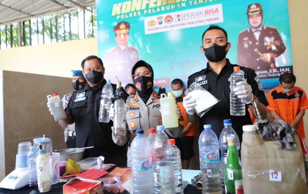 Rumah Produksi Sabu di Surabaya Digerebek, 6 Orang Diringkus