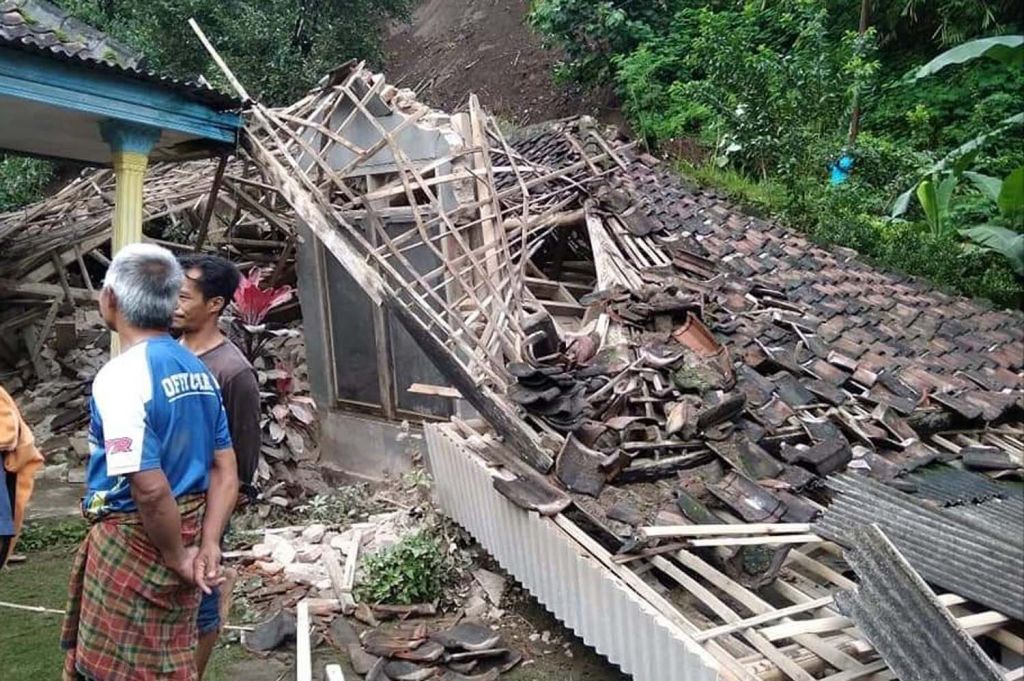Tiga Rumah di Kabupaten Malang Ambruk Tertimpa Longsor
