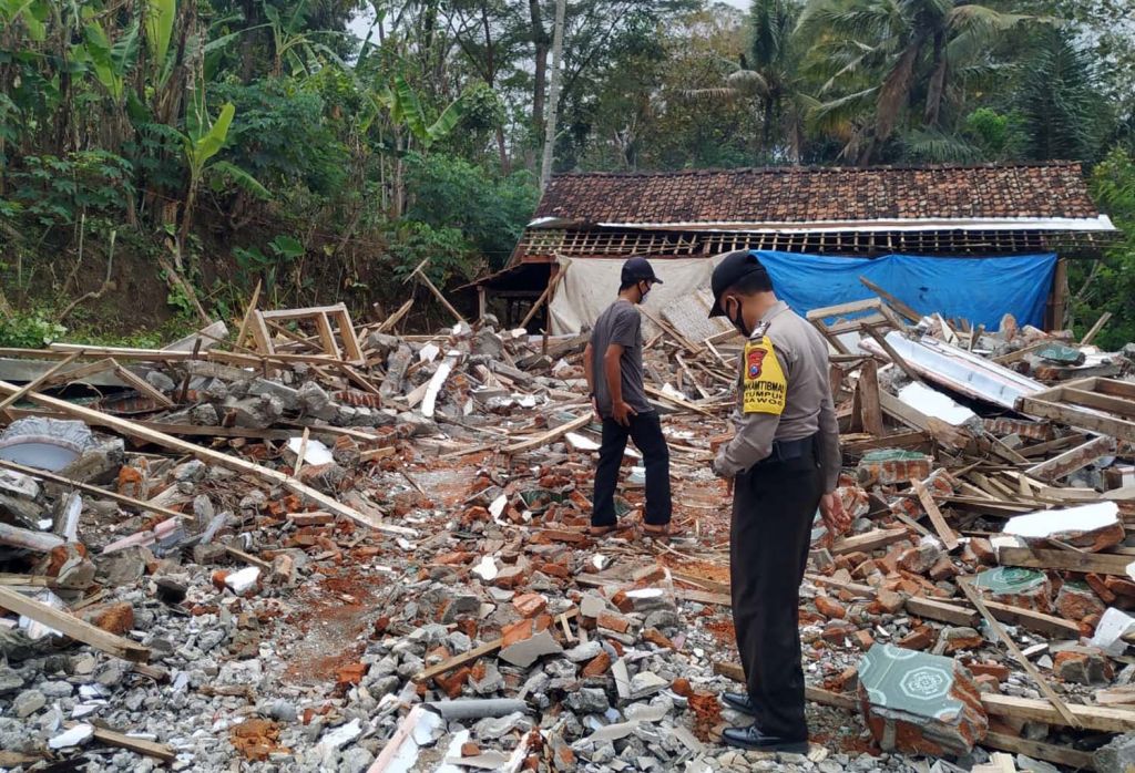 Rumah di Ponorogo yang dirobohkan