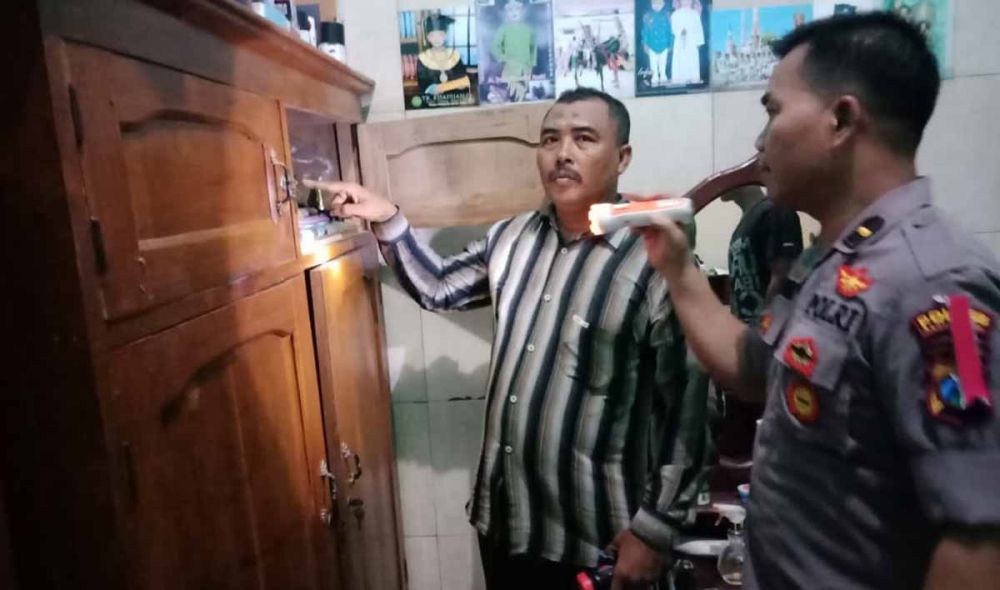 Almari tempat menyimpan uang Rp 35 juta yang dicuri para pelaku 