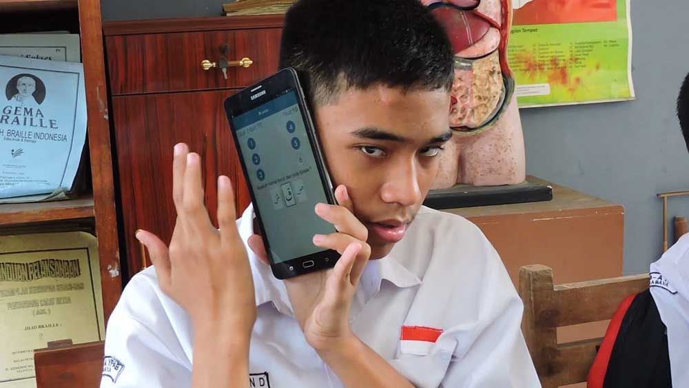 Aplikasi Udzkuruni untuk penyandang tuna netra