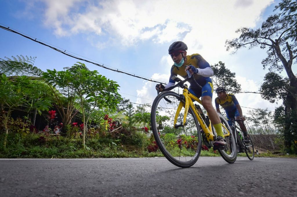 Banyuwangi Road Cycling Community (BRCC) bersepeda 24 jam