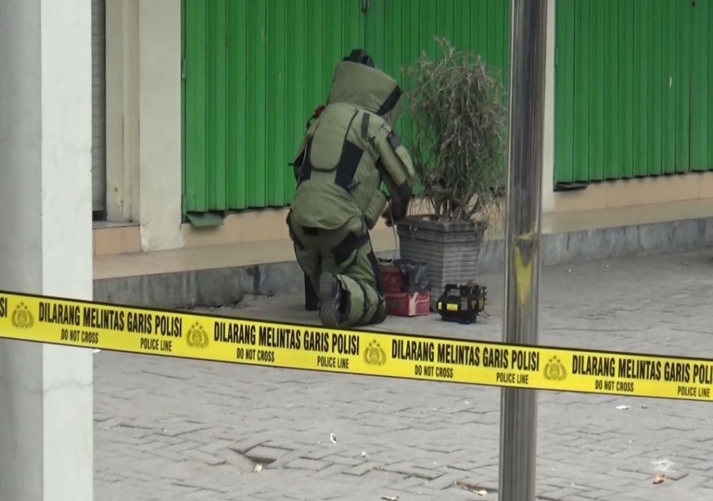 Kardus Mencurigakan yang Gegerkan Warga Madiun Ternyata Berisi Pakaian Dewasa