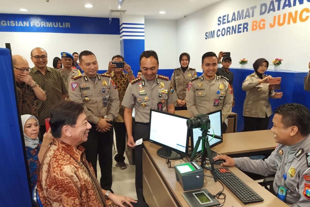 Peresmian unit pelayanan SIM corner BG Junction Surabaya beberapa waktu lalu