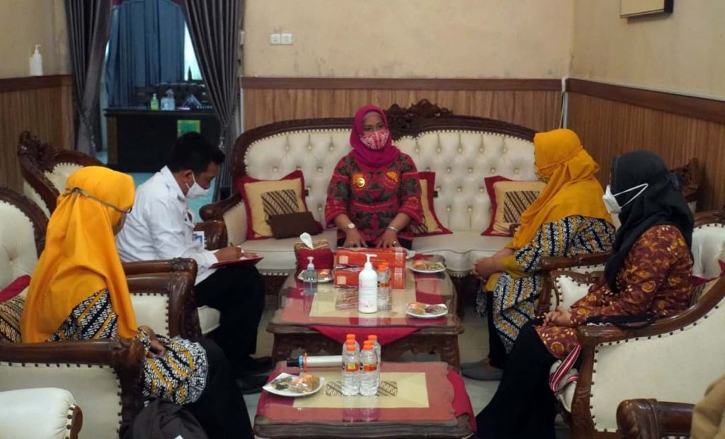 Wali Kota Mojokerto Ika Puspitasari menyambut baik prestasi SMKN 2