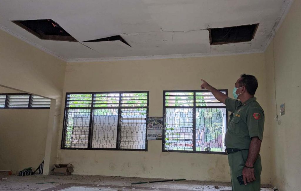 Salah satu ruangan di SMPN 2 Sambit, Ponorogo yang rusak