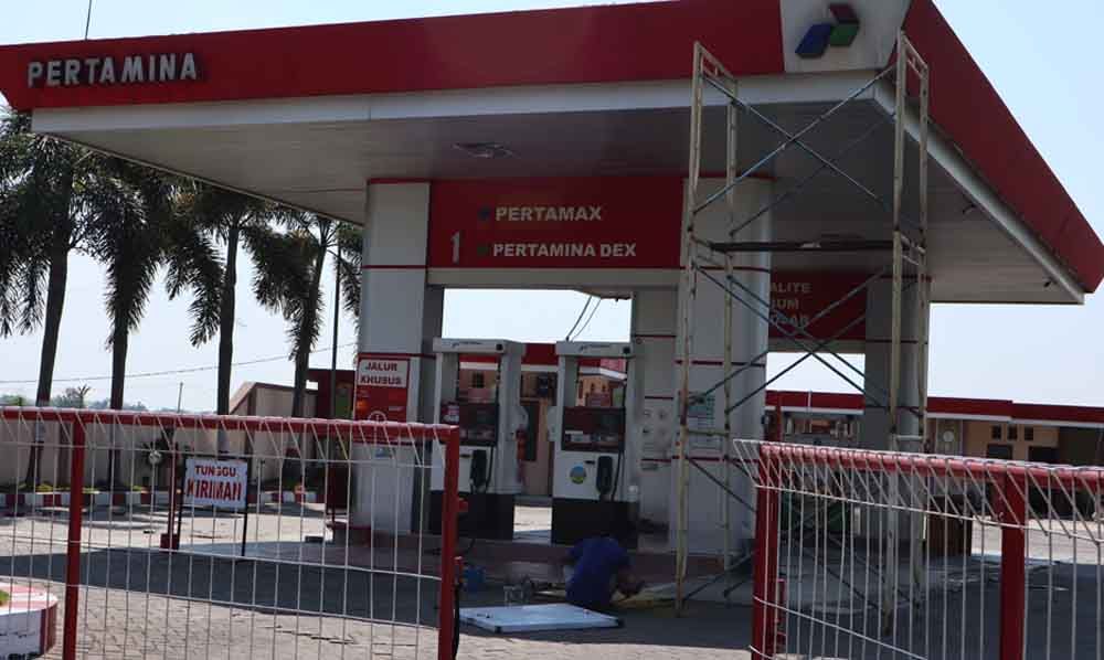 Aktivitas di SPBU Pengoplos BBM di Ponorogo