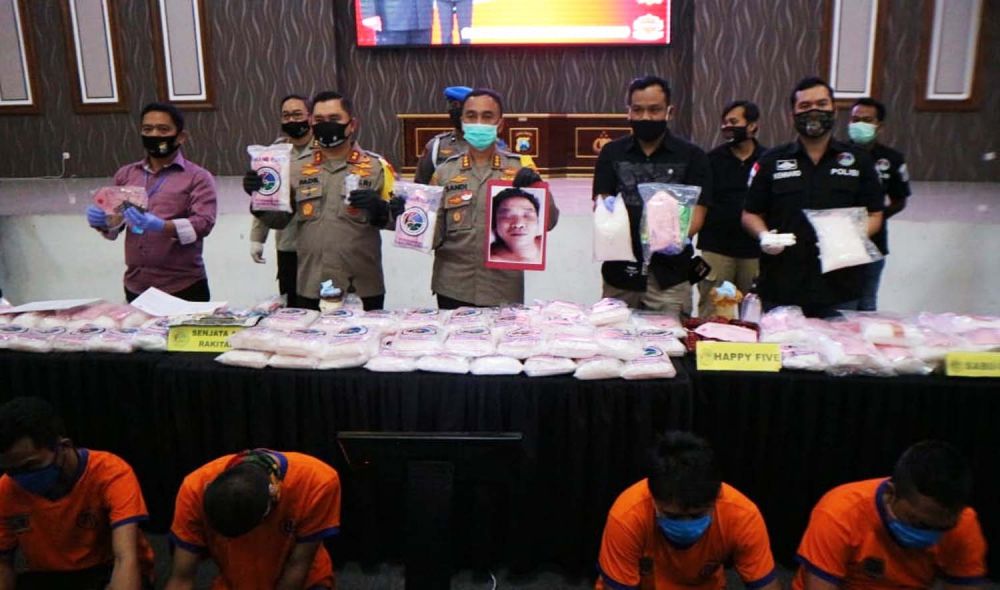 Kapolda Jatim Irjen Pol Fadil Imran dalam pers rilis ungkap 1 kuintal sabu di Mapolrestabes Surabaya pada 12 Mei 2020