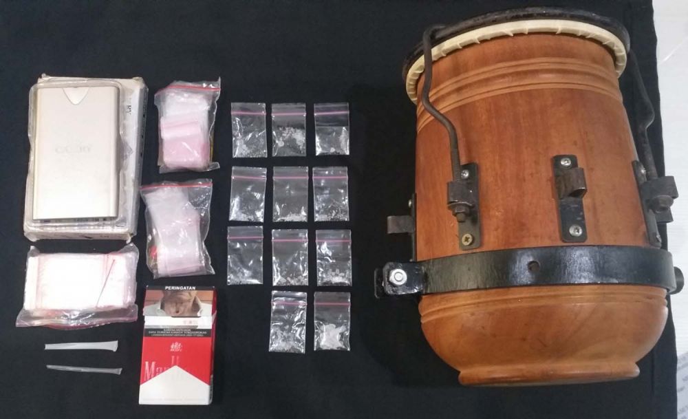 Sabu dalam kendang milik musisi jalanan disita Penyidik Unit I Satresnarkoba Polrestabes Surabaya