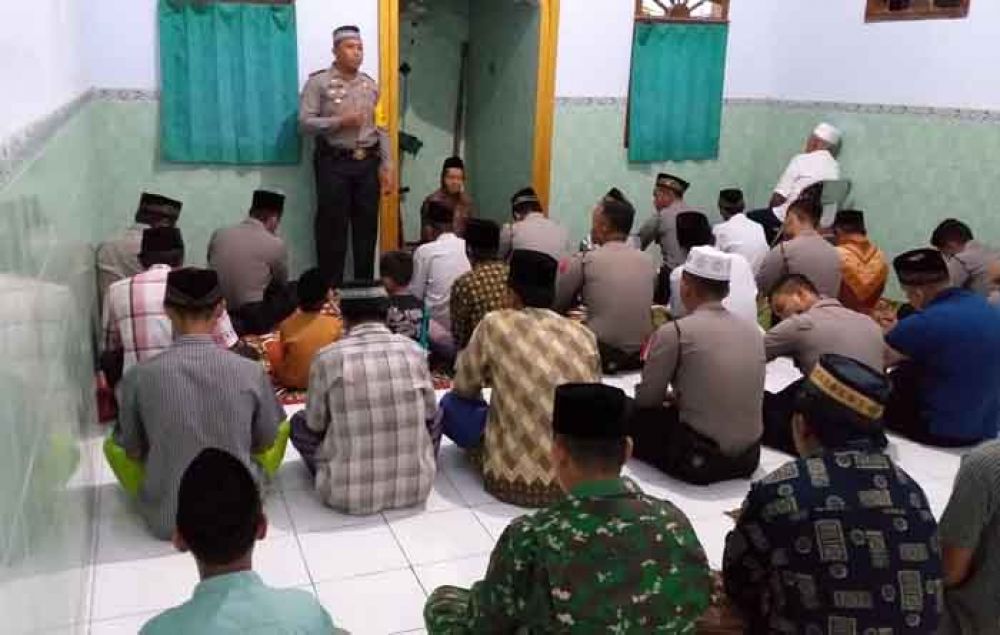 Kapolres Trenggalek, AKBP Didit Bambang Wibowo  salam Safari Subuh