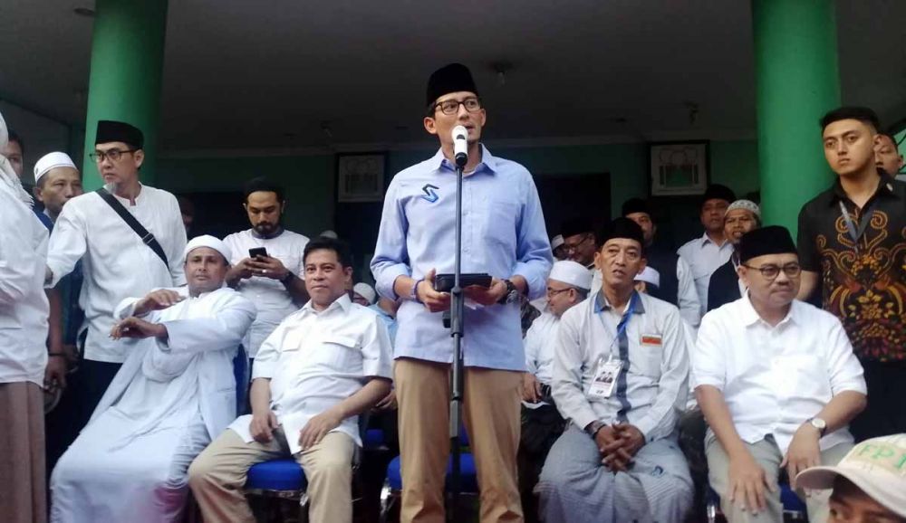 Sandiaga Uno saat berpidato di Rumah Pemenangan Prabowo-Sandi Jatim di Surabaya