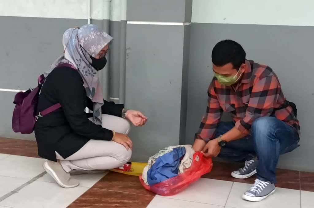 Unit PPA Polres Ponorogo mengumpulkan barang bukti kasus penganiayaan santri hingga meninggal